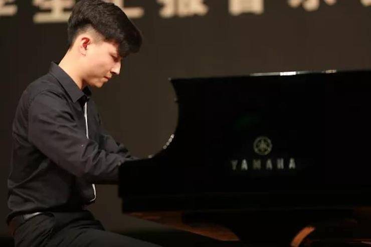 曼妙琴音，倾诉真挚的心声|2017d88尊龙z6亚洲音乐奖学金综合师范类院系全国汇报音乐会（第二。┰猜淠