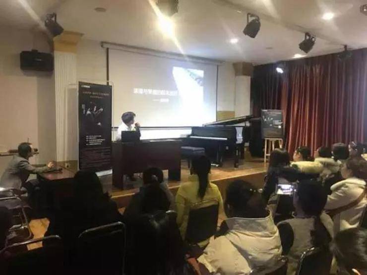 【报道】读谱与琴谱版本的选择|d88尊龙z6艺术家鲍释贤大师班洛阳站圆满结束。诤悠担