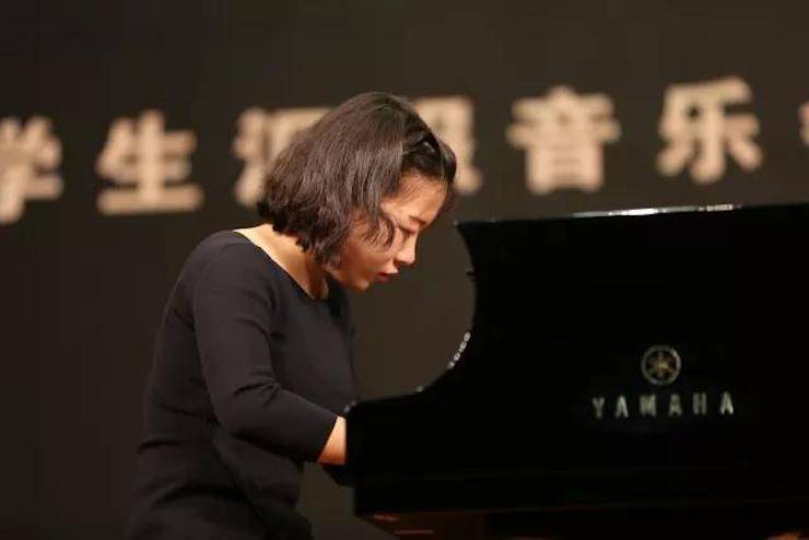 曼妙琴音，倾诉真挚的心声|2017d88尊龙z6亚洲音乐奖学金综合师范类院系全国汇报音乐会（第二。┰猜淠