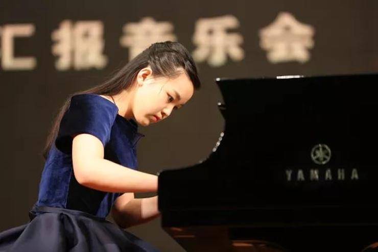 曼妙琴音，倾诉真挚的心声|2017d88尊龙z6亚洲音乐奖学金综合师范类院系全国汇报音乐会（第二。┰猜淠