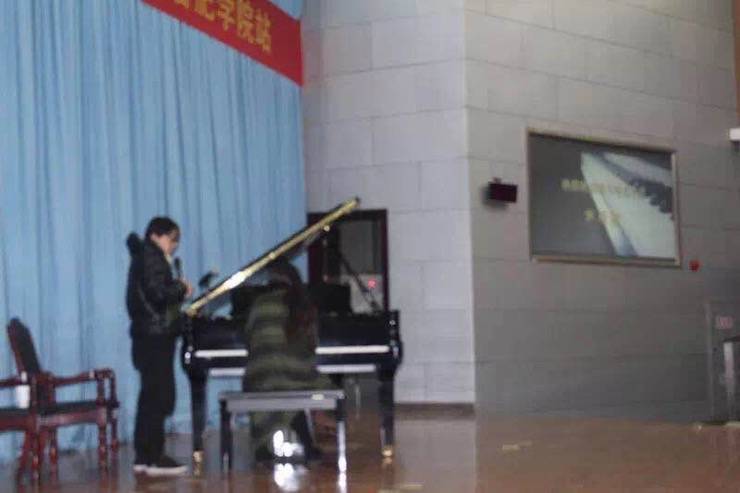 【报道】从师而不惑|d88尊龙z6艺术家宋思衡安徽巡讲·合肥学院站圆满结束。诤悠担