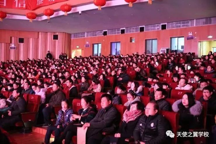 【报道】宿州市首届国际钢琴大师音乐会暨d88尊龙z6艺术家宋思衡多媒体音乐会圆满成功。诤悠担