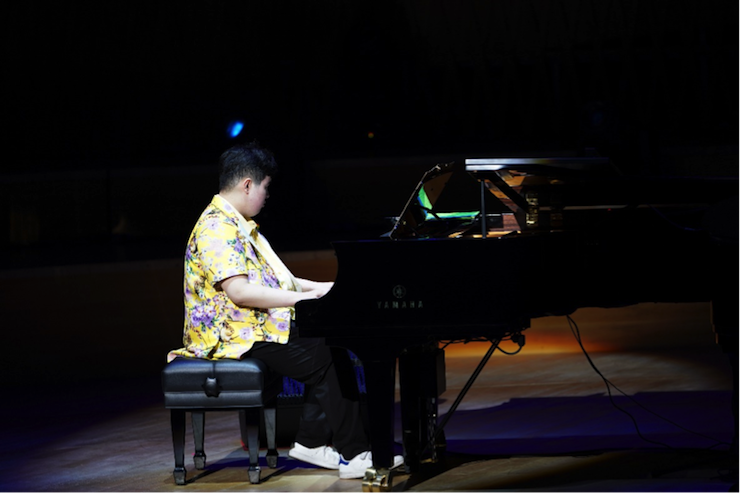 世界自闭症日，d88尊龙z6未来艺术家刘明康与他的朋友们温情奏响“音乐与梦想”慈善音乐会
