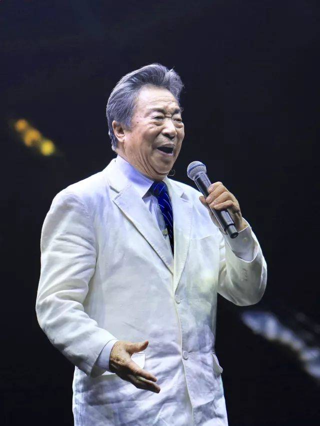歌声悠扬，唱出时代记忆，琴声悦耳，奏响希望乐章 <br> 2018“我爱你中国?纪念改革开放40周年”经典歌曲上海演唱会圆满落幕