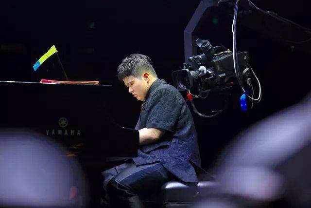 歌声悠扬，唱出时代记忆，琴声悦耳，奏响希望乐章 <br> 2018“我爱你中国?纪念改革开放40周年”经典歌曲上海演唱会圆满落幕