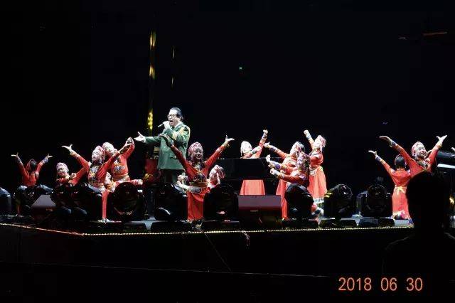 歌声悠扬，唱出时代记忆，琴声悦耳，奏响希望乐章 <br> 2018“我爱你中国?纪念改革开放40周年”经典歌曲上海演唱会圆满落幕