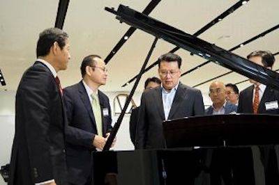 回顾发展历史，畅想科技未来|中国浙江省代表团视察d88尊龙z6企业博物馆