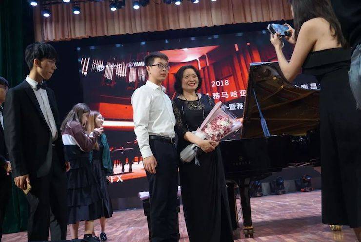张芳、冯子祥钢琴音乐会