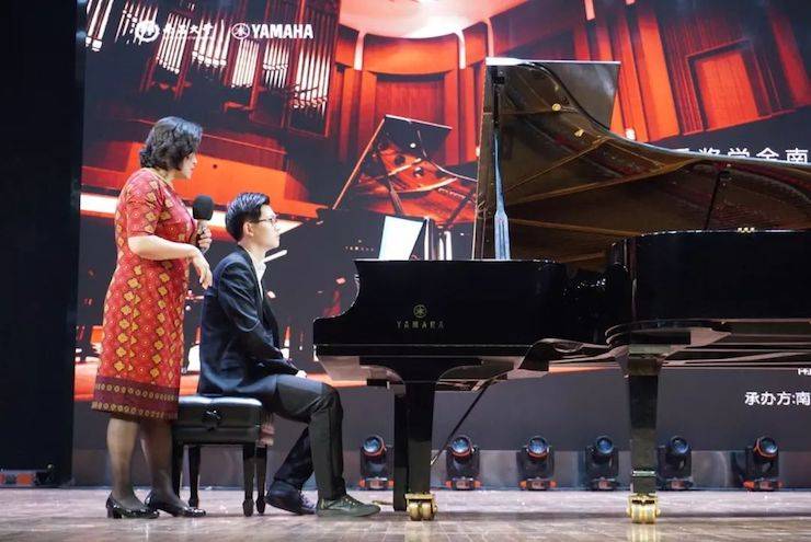 张芳、冯子祥钢琴音乐会