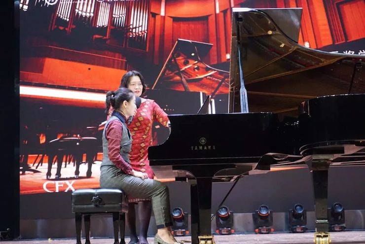 张芳、冯子祥钢琴音乐会