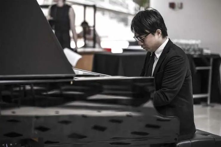 宋思衡的“宅抗疫” | 挑战主播、筹集口罩、闭关作曲，这位取消了20场演出的钢琴家原来这么忙！