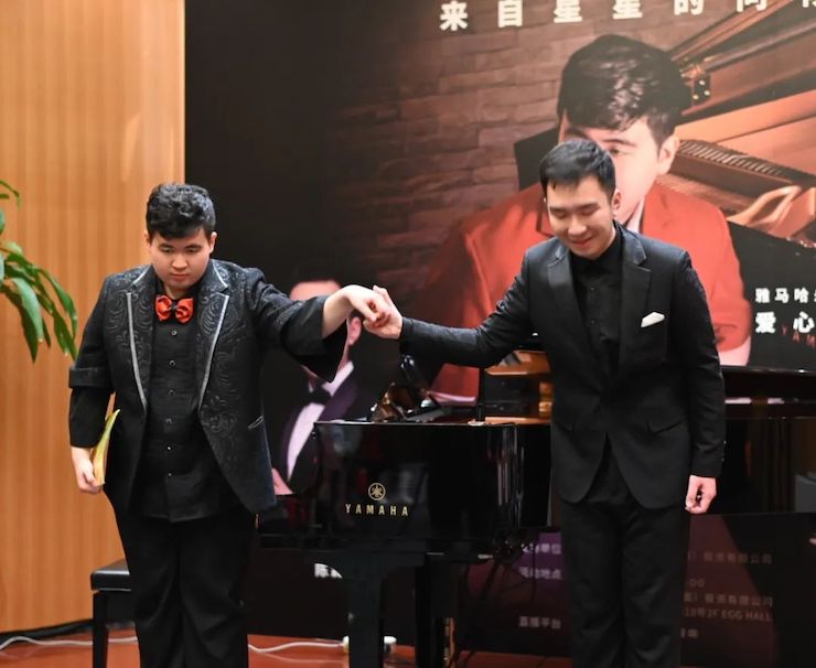 音乐双子星，点亮冬日激情！——d88尊龙z6未来艺术家刘明康爱心公益音乐沙龙