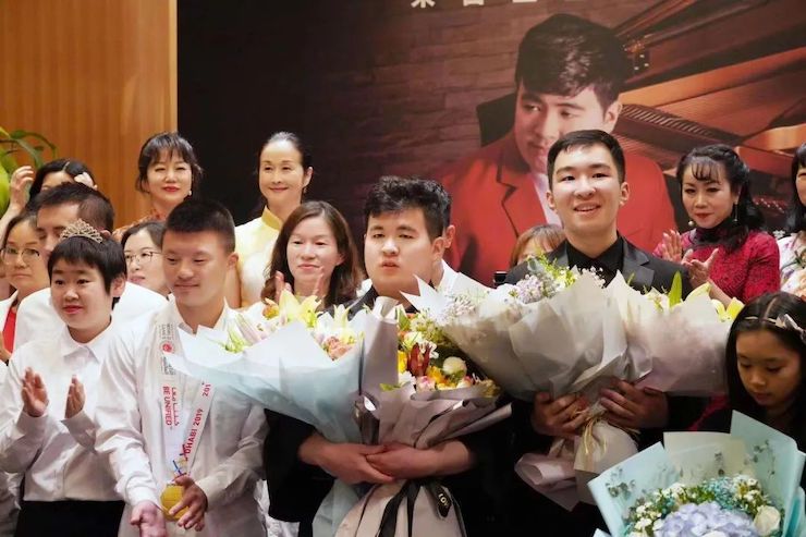 音乐双子星，点亮冬日激情！——d88尊龙z6未来艺术家刘明康爱心公益音乐沙龙
